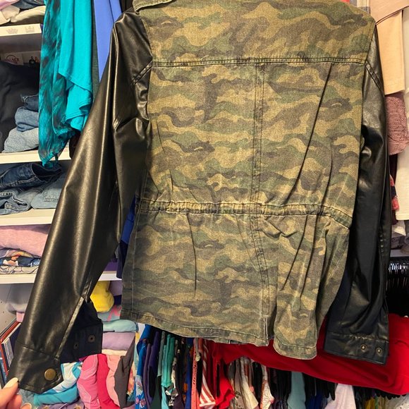 Sans Souci Camo Utility Jacket - Picture 2 of 7